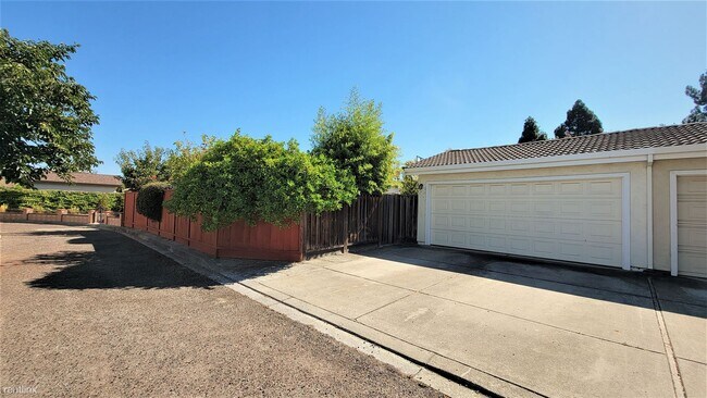 Building Photo - 4 br, 2 bath House - 34185 Frederick Lane