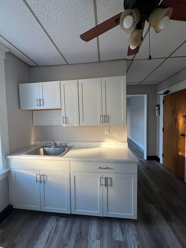 Foto del edificio - 487 Kennedy Blvd