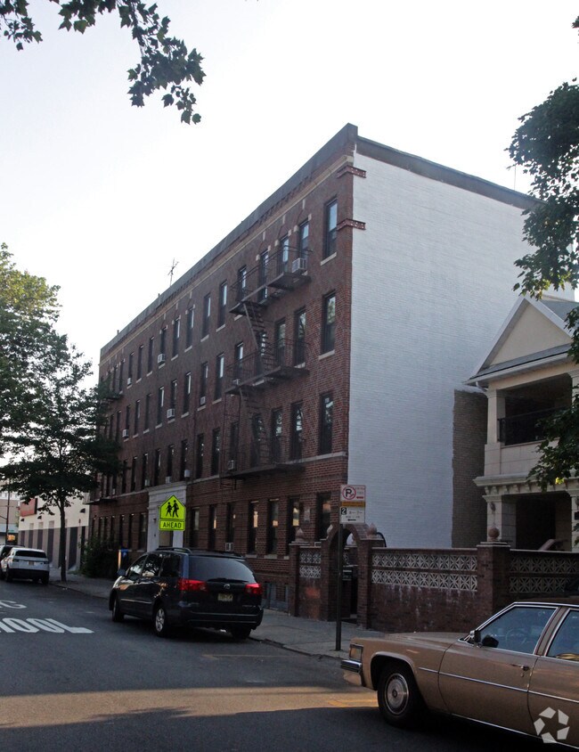 Building Photo - Marbea Court