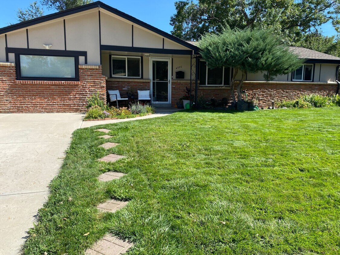 Foto principal - Spacious Ranch in Top School District – Mo...