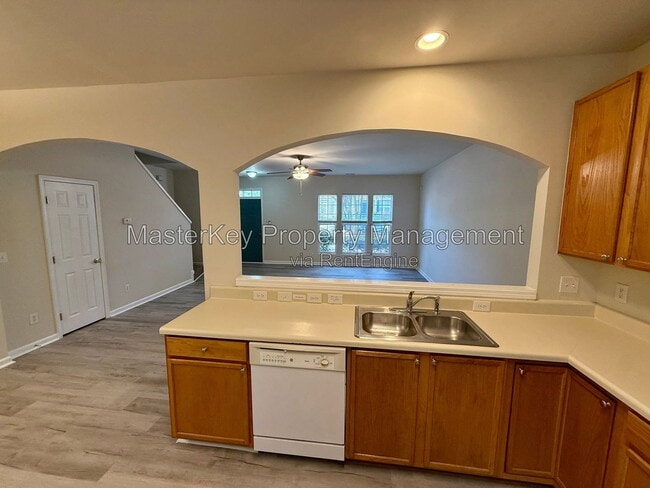 Building Photo - 414 Walnut Woods Dr