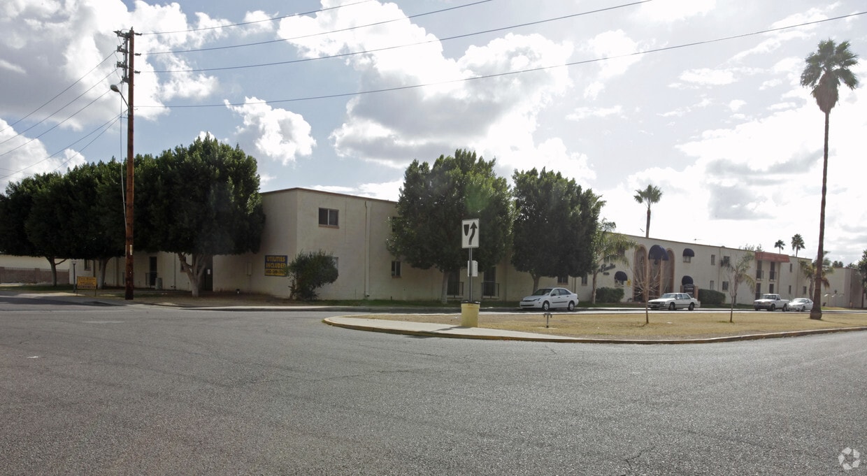 Primary Photo - Palmera Apartments