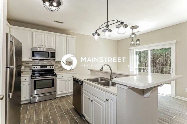 Foto del edificio - 4 Bedroom Pet-Friendly Home in CHARLOTTE, NC with Main Street Renewal