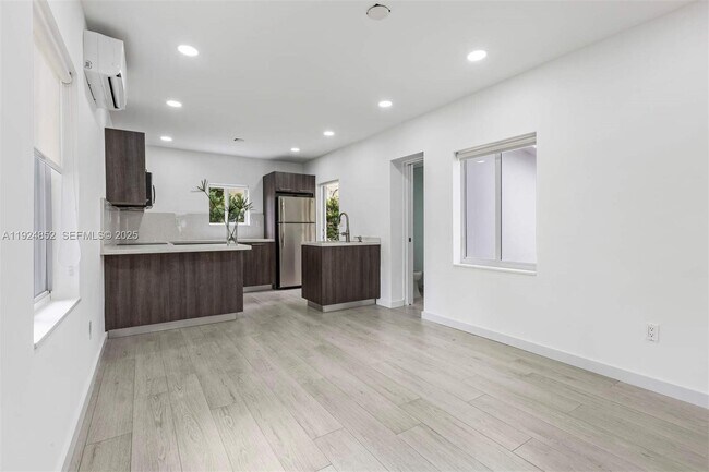 Building Photo - 623 NE 61st St