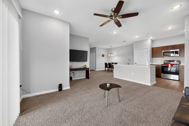 Building Photo - 600 Monte Carlo Blvd