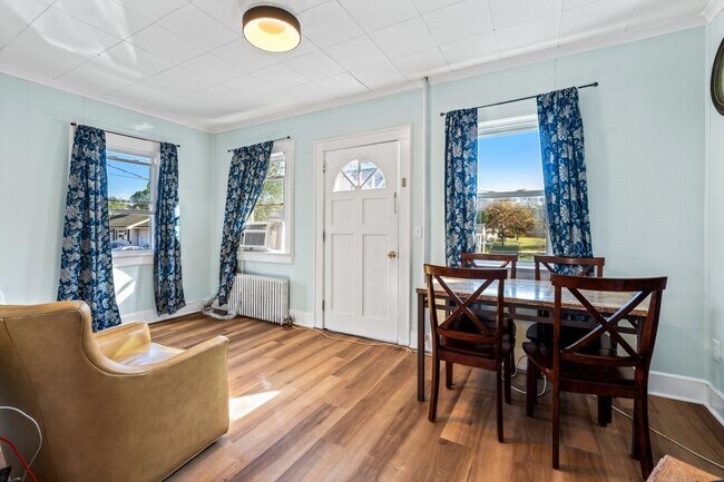 Building Photo - 120B Little Pl