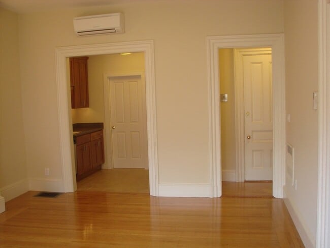 Building Photo - 402 Marlborough St