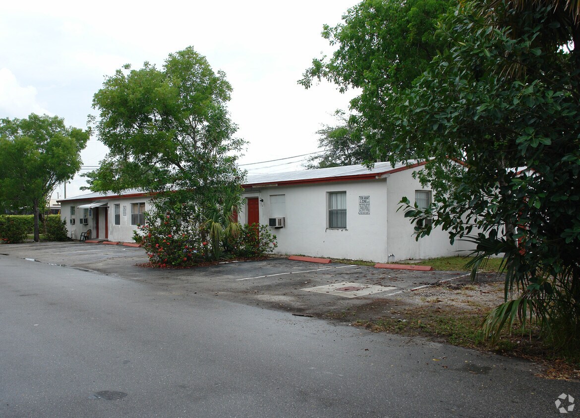 Building Photo - 1713 NW 9th Ct