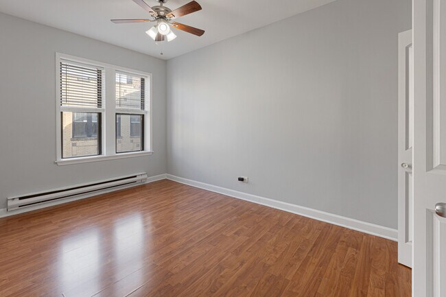 Foto del edificio - 3639 W Dickens Ave