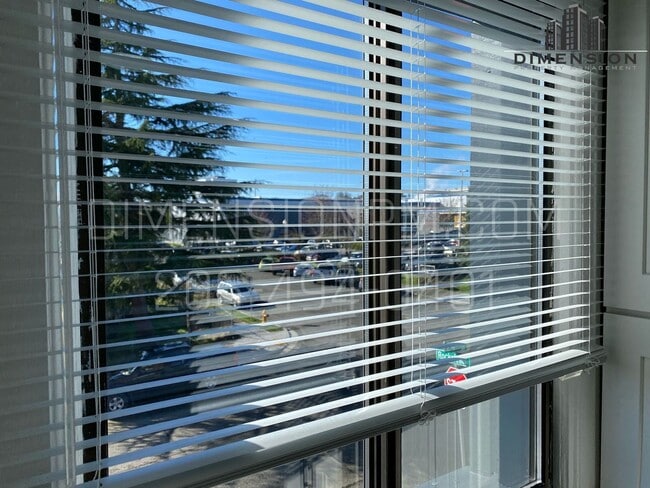 Interior Photo - 2331 Rockefeller Ave