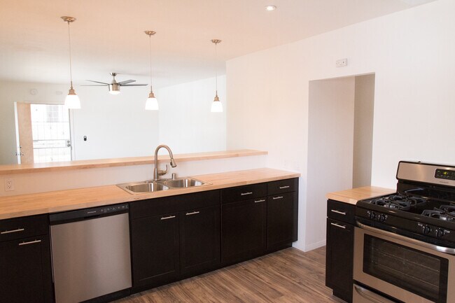 Foto del edificio - Upgraded 2 Bedroom/ 1 Bath Located in the Mount Hope Neighborhood of San Diego!