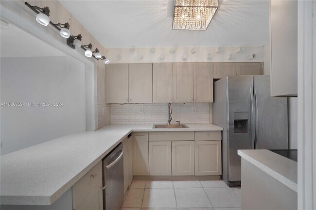 Foto del edificio - 6900 Bay Dr