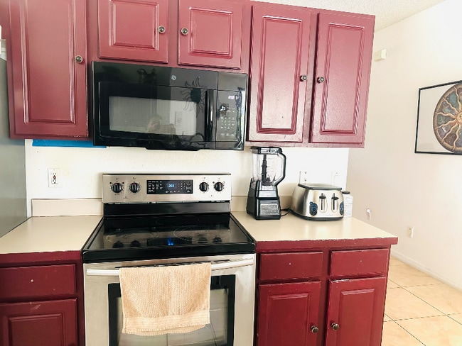 Foto del edificio - 4940 Bellthorn Dr