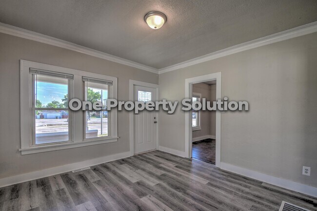 Building Photo - 535 165th St