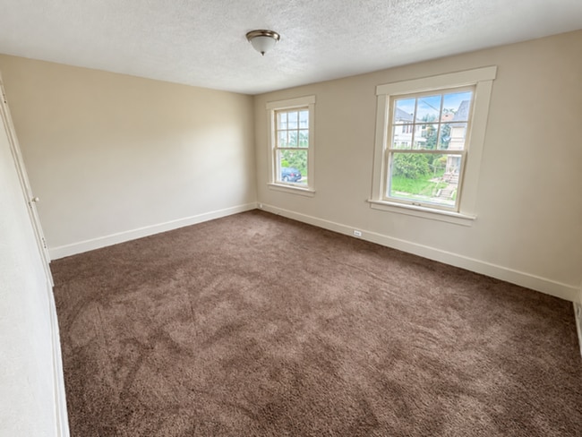 Building Photo - 616 Farnsworth Ave