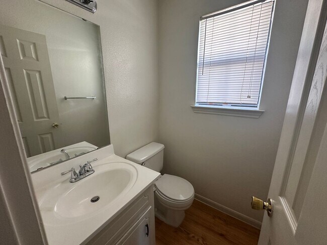 Foto del edificio - 3705 Hereford Ln