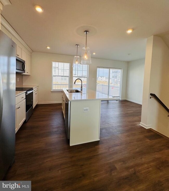 Building Photo - 58 Bolingbroke Wy