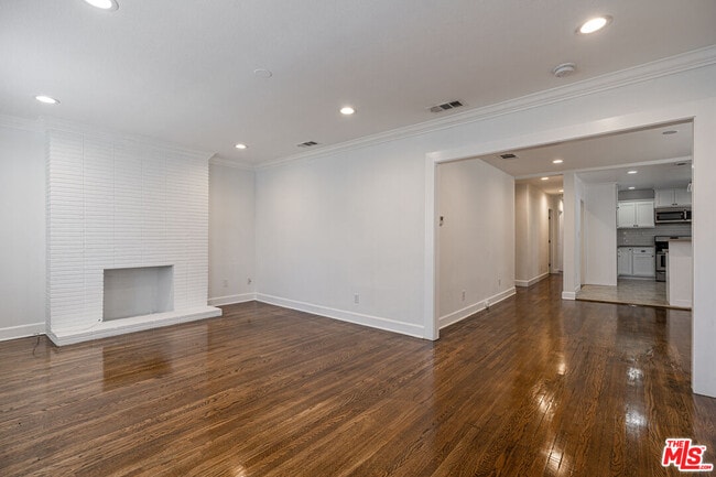 Building Photo - 1316 Mariposa Ave