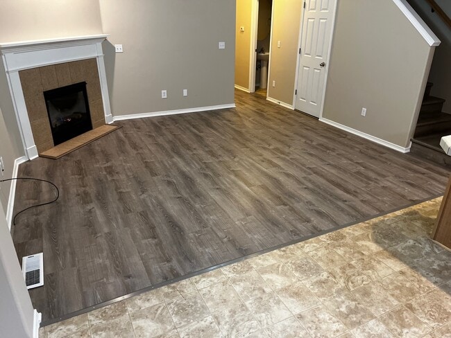 Building Photo - 623 N Oak Hollow Dr