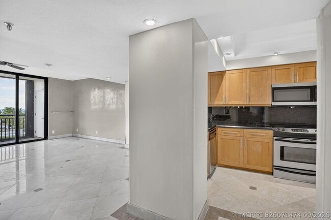 Building Photo - 2300 NE 33rd Ave
