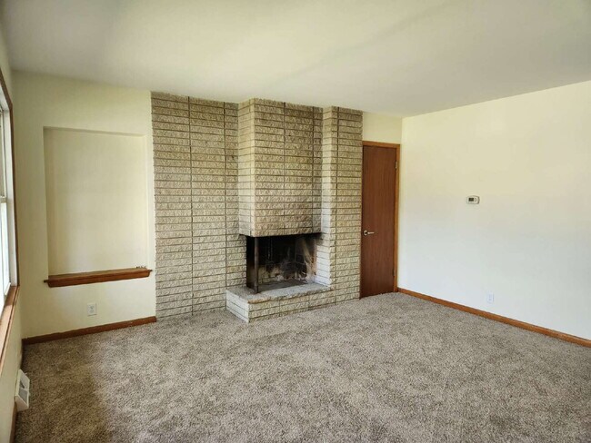 Foto del edificio - GREAT Location  2 Bedroom side by side duplex  $1395/monthly