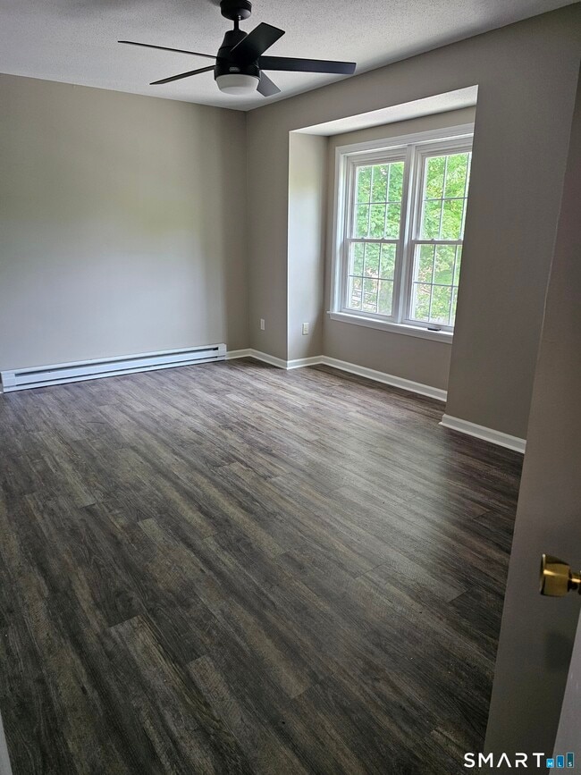 Building Photo - 12 Deerwood Ln