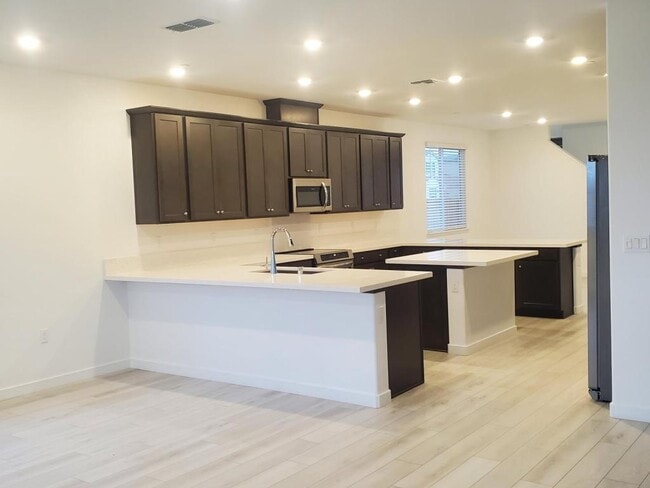 Foto del edificio - 5361 Lopez Lk Wy