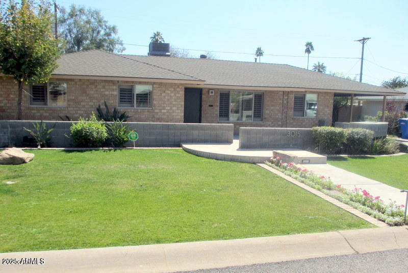 Primary Photo - 3015 E Montecito Ave