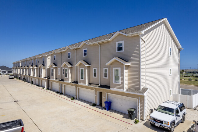 Building Photo - Breezeways of Encantada