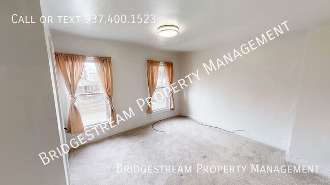Building Photo - ALL UTILITIES INCLUDED! - Upstairs 1 bedro...