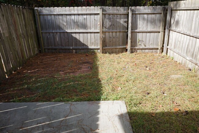 Foto del edificio - Two Bedroom Two and a Half Bathroom Townhouse located in Marsh Oaks Subdivision