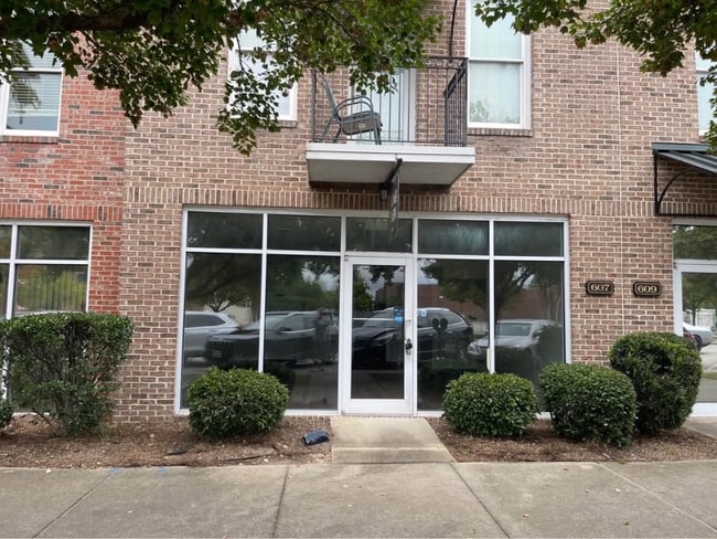 Building Photo - 607 Lady St