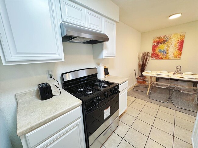 Building Photo - 2405 Teri Rd