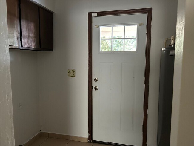 Foto del edificio - Beautiful, 1/2 of duplex close to I-4