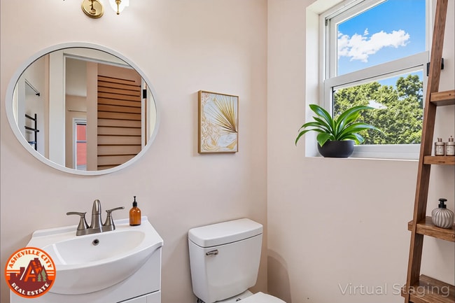 Building Photo - Elevated Eco-Friendly 2-Bedroom Home in Sw...