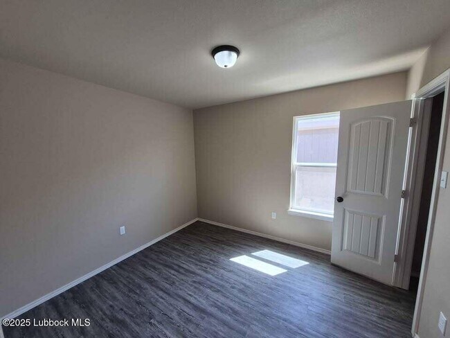 Foto del edificio - 4103 E 61st St