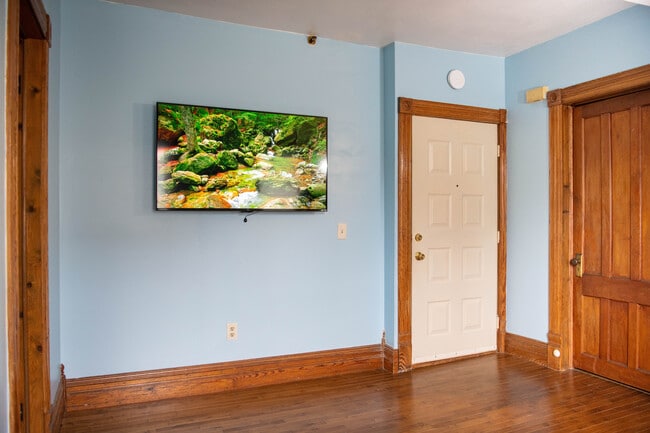 Building Photo - 129 Green St