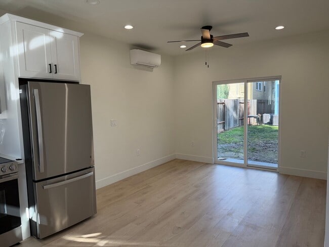 Building Photo - New 600 Sqft. 2 Bedroom 1 Bath Condo in Downtown Sacramento