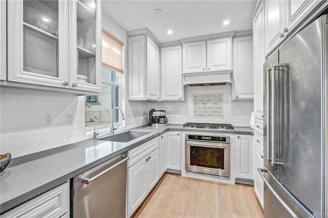 Foto del edificio - 18228 Grevillea Ave