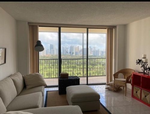 Foto del edificio - 20301 W Country Club Dr