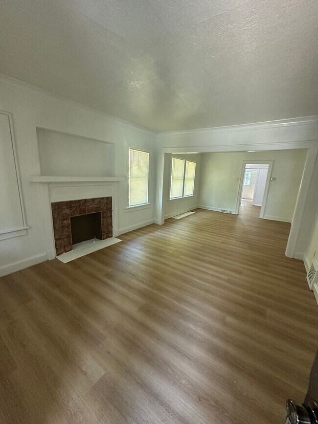 Foto del edificio - 3607 E 61st St