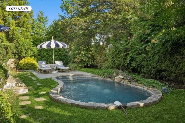 Foto del edificio - 62 Middle Pond Rd