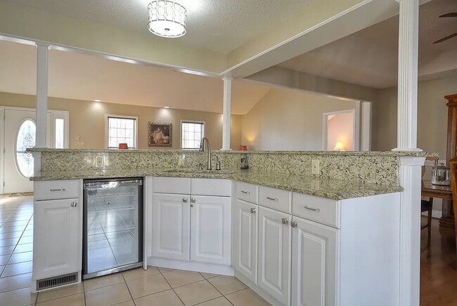 Building Photo - 212 Watersedge Dr