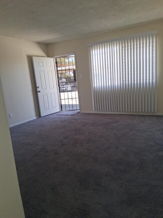 Foto del edificio - 11256 Raymond Ave