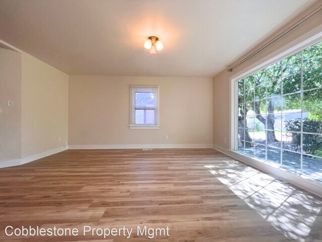 Building Photo - 3 br, 1.5 bath House - 4022 N Christine St