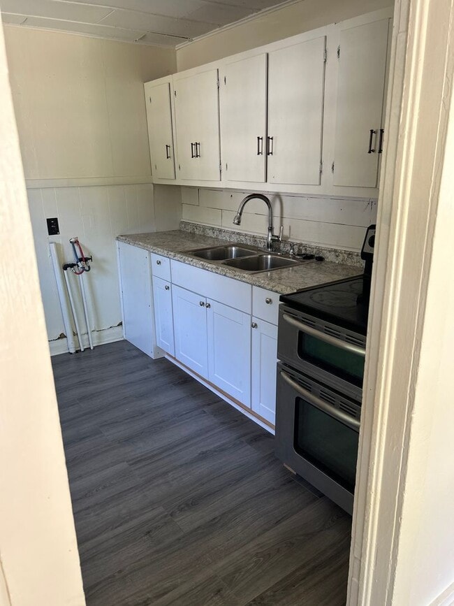 Building Photo - 2 Bedroom 1 Bath Home Available for Rent!