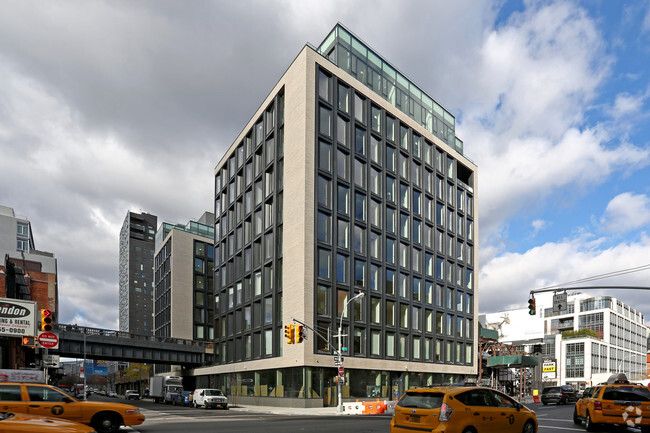 Building Photo - 505 W 19th St