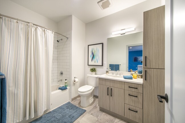 Full Bathroom - The Buckley Apartments