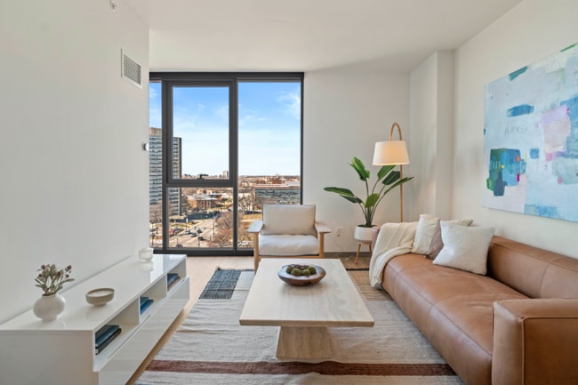 Photo - 513 S Damen Ave Apartment