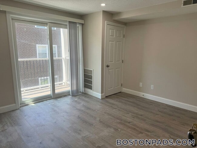 Building Photo - 19 Kenmar Dr